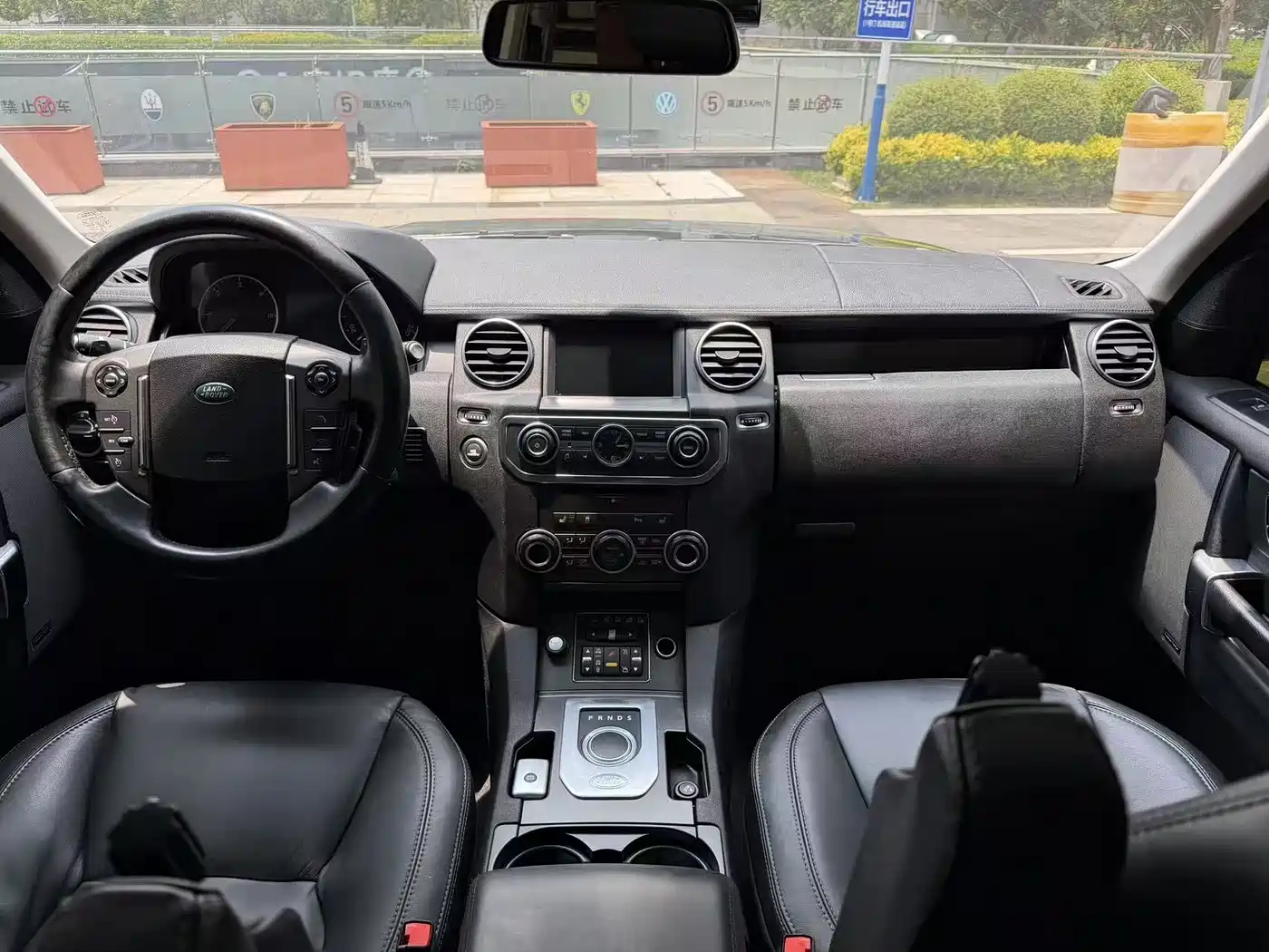Land Rover Discovery 2013 3.0 SDV6 Black Premium Limited Edition фото 5