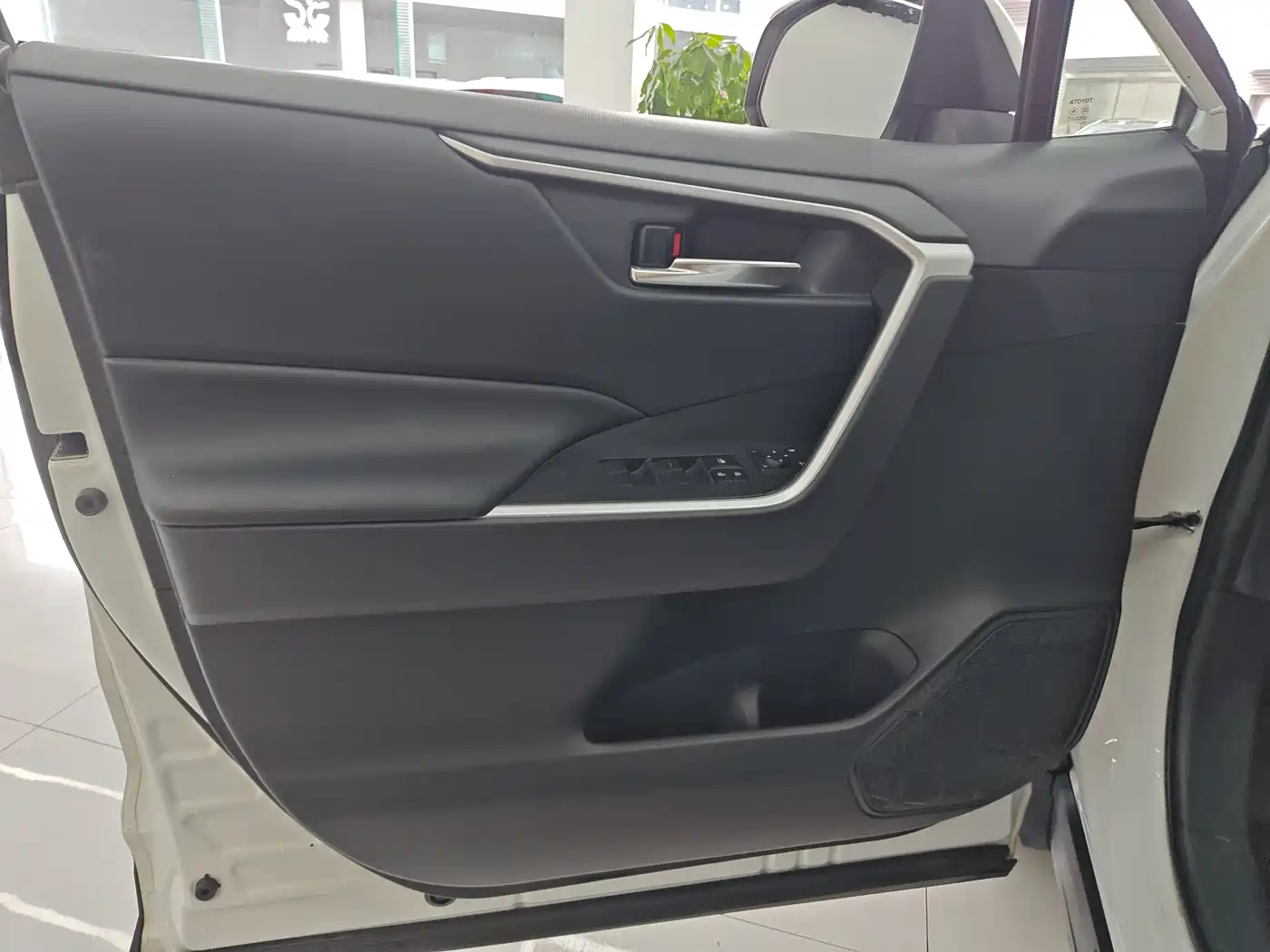 Toyota RAV4 Rongfang 2020 2.0L CVT 2WD Trend Edition фото 17
