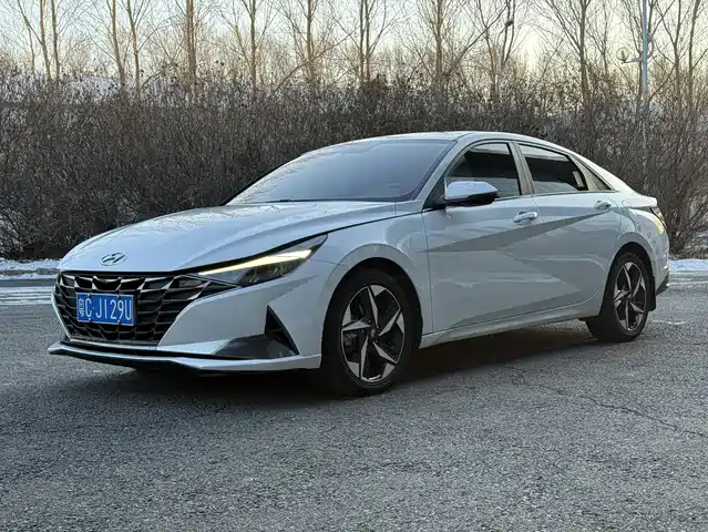 HYUNDAI ELANTRA
