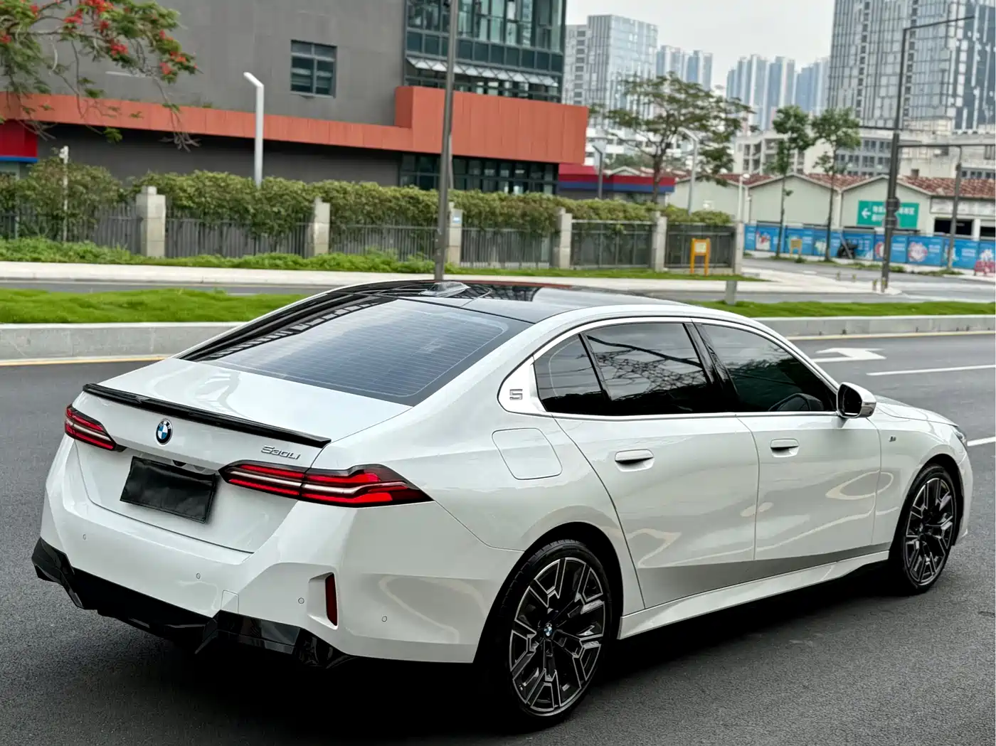 BMW 5 Series 2024 530Li Premium M Sport Package фото 6