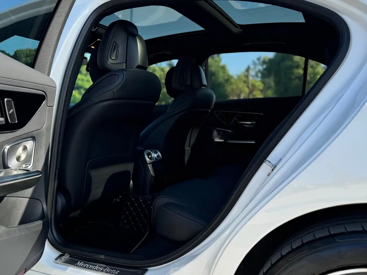 Mercedes-Benz C-Class 2023 Facelift II C 260 L Night Edition фото 6