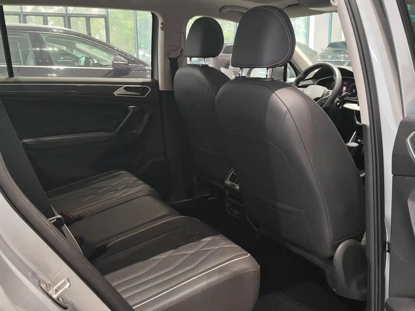 Volkswagen Tiguan L 2022 330TSI Auto 2WD R-Line Premium Edition фото 15