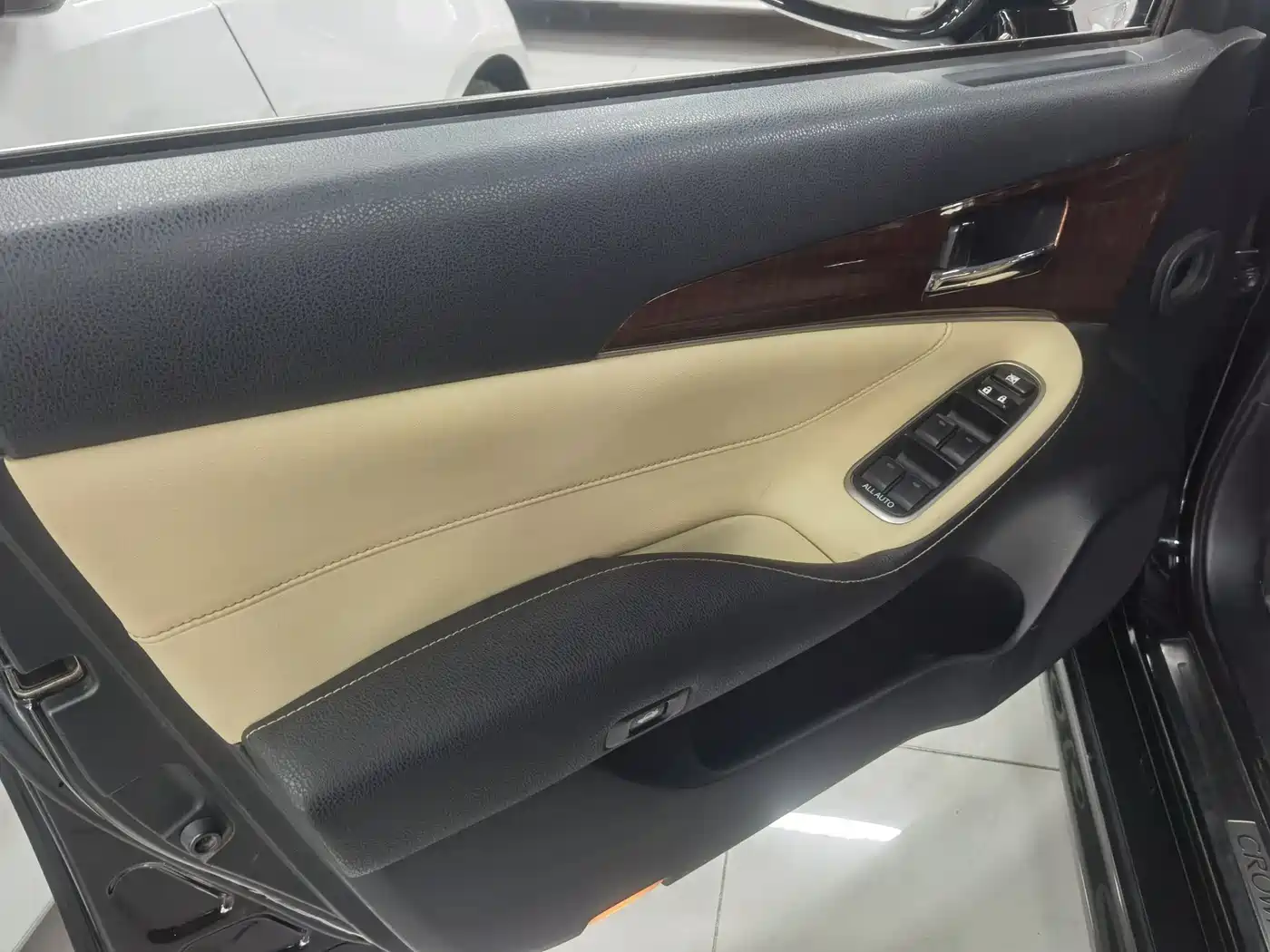 Toyota Crown 2015 2.0T Fashion фото 13