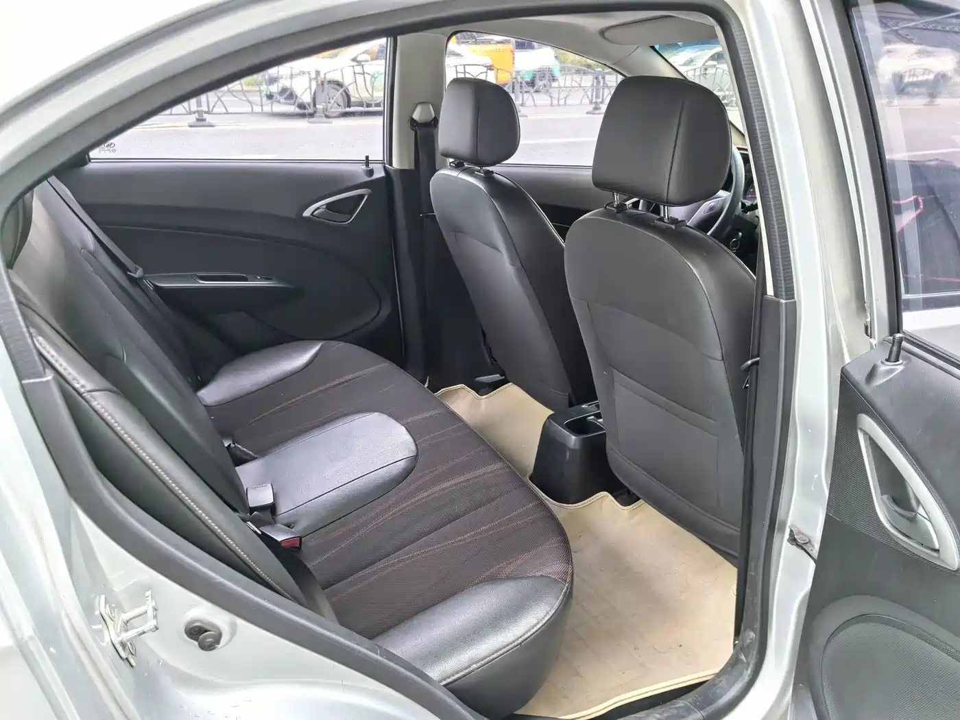 Chevrolet Sail 2013 Sedan 1.4L Manual Premium Happiness Edition фото 15