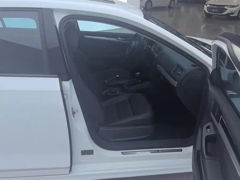 Volkswagen Sagitar 2017 180TSI Auto Exclusive Edition фото 8