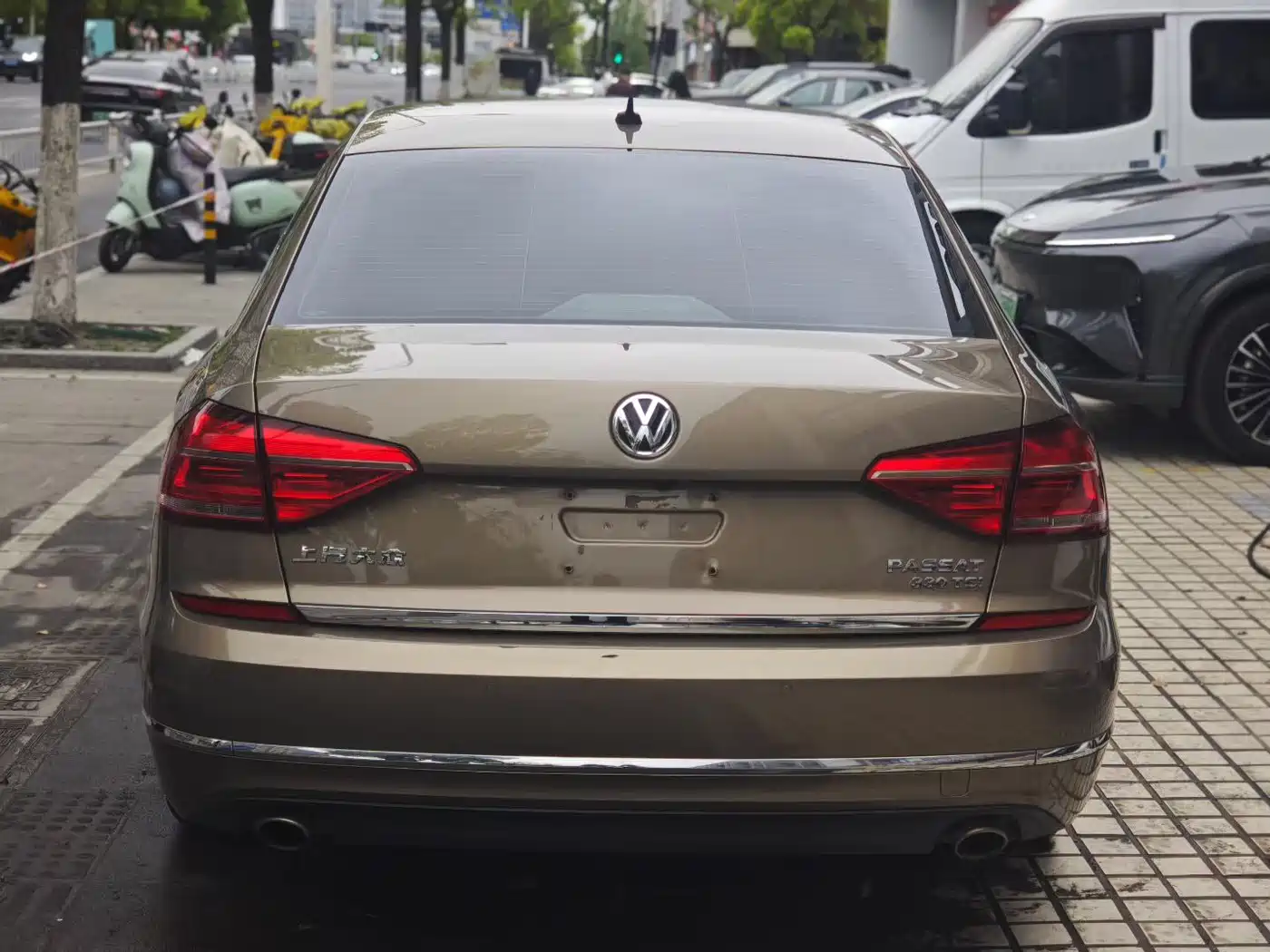 Volkswagen Passat 2017 330TSI DSG Luxury фото 5