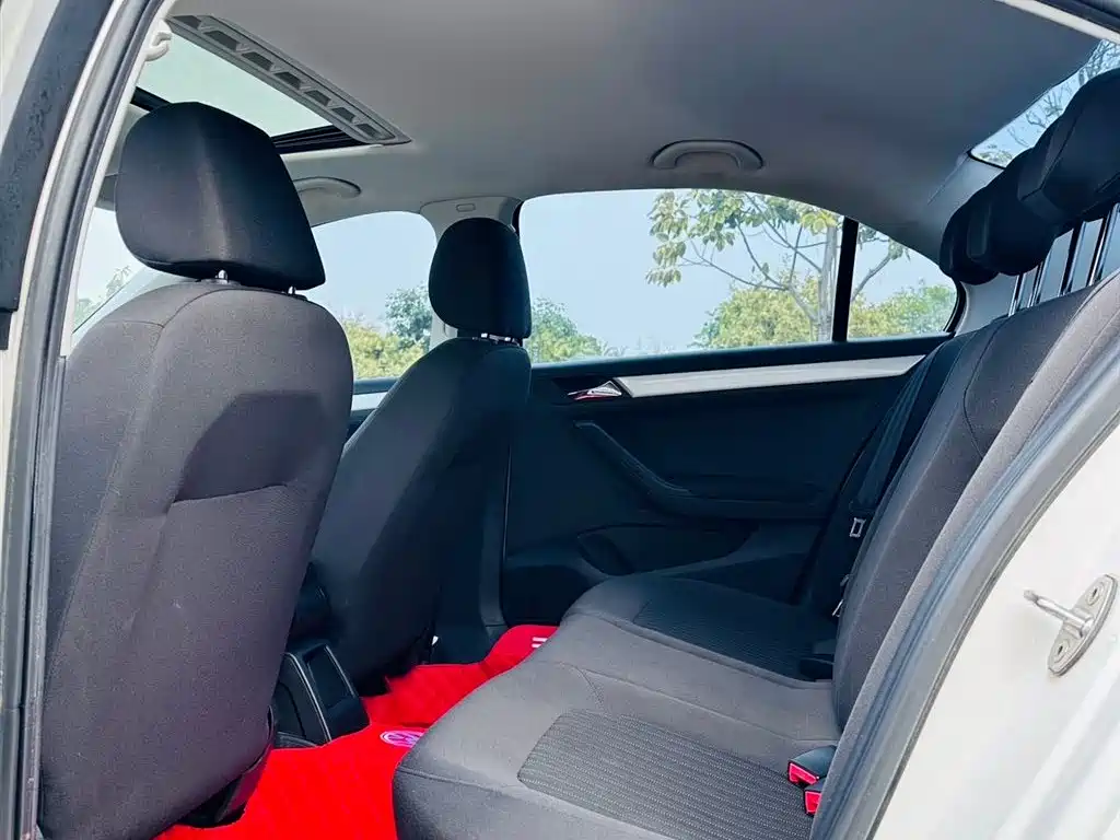 Volkswagen Jetta 2015 Value Edition 1.6L Automatic Comfort фото 6