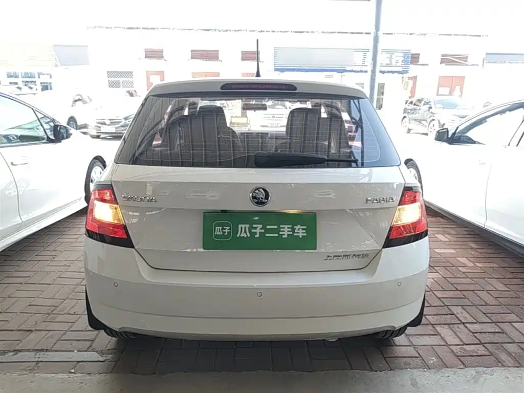 Škoda Fabia 2017 1.4L Auto Car Enjoy Edition фото 6