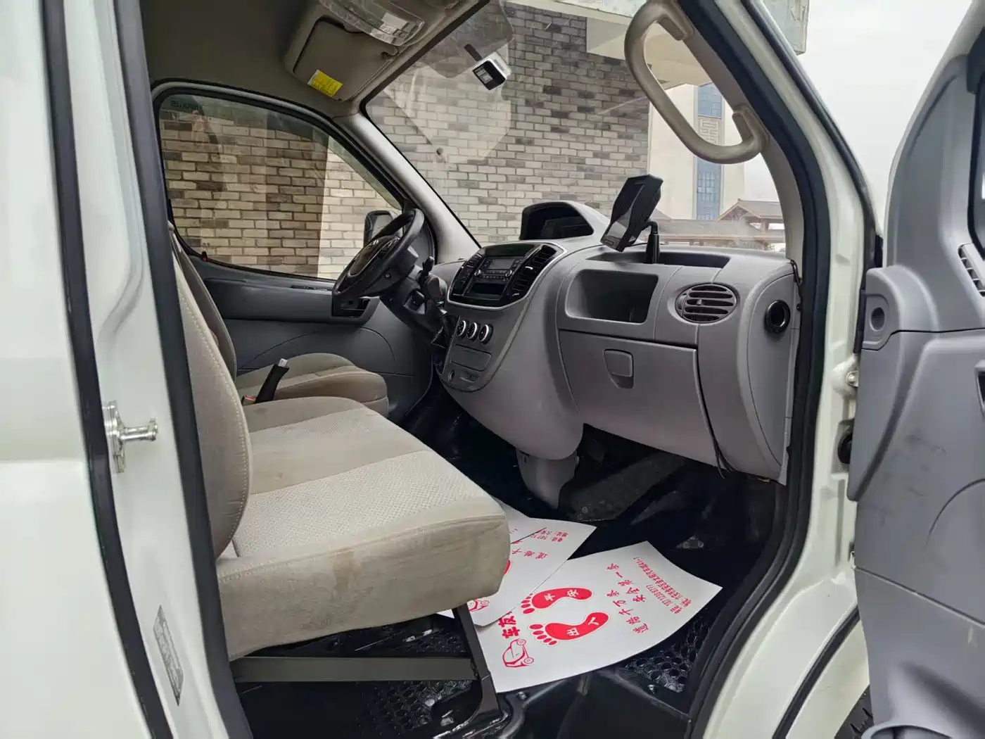 SAIC Maxus Xintu V80 2021 2.0T PLUS Manual Van Long Wheelbase High Roof 3 Seater фото 8