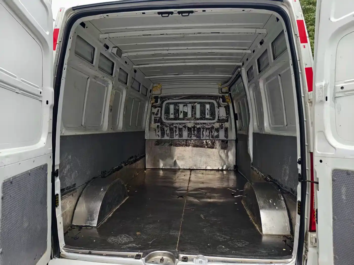 SAIC Maxus Xintu V80 2021 2.0T PLUS Manual Van Long Wheelbase High Roof 3 Seater фото 9