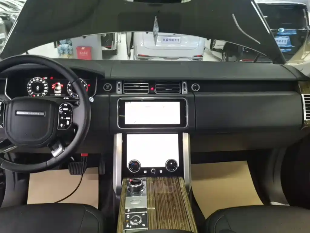 Land Rover Range Rover 2019 3.0 SC V6 Heritage Extended Edition фото 13