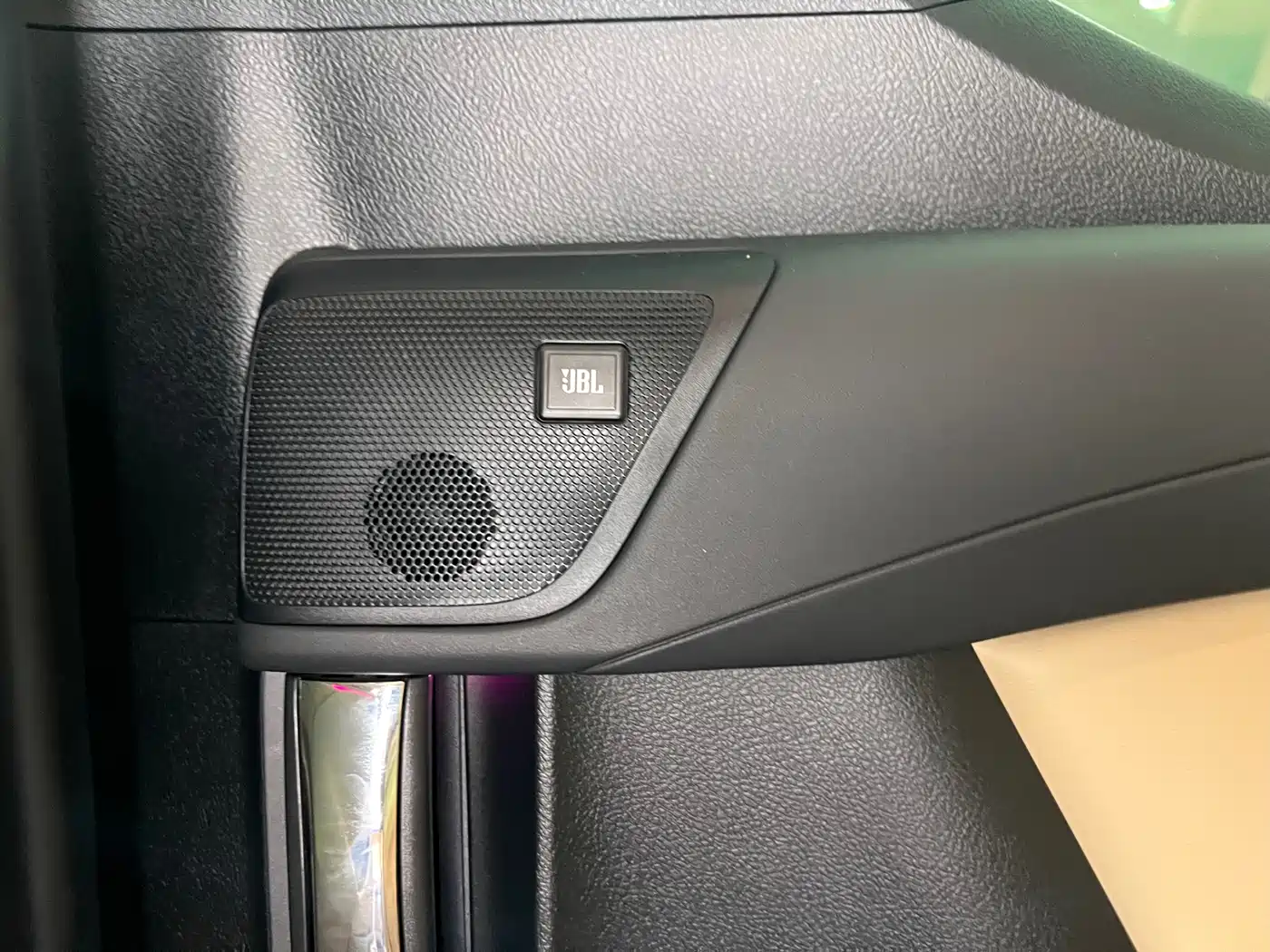Toyota Alphard 2021 Hybrid 2.5L Ultimate фото 32