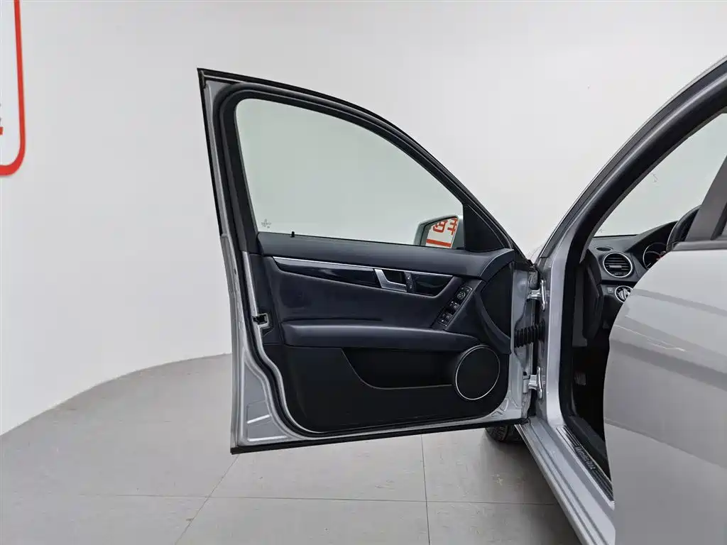 Mercedes-Benz C-Class 2011 C 180K Classic фото 8