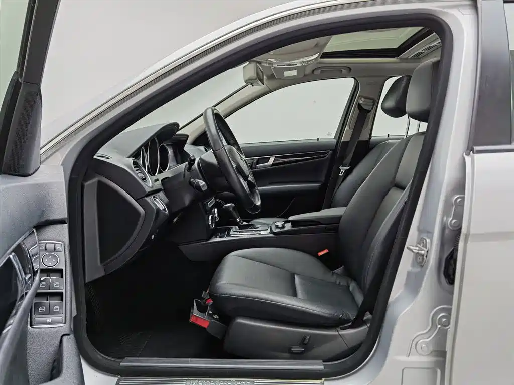 Mercedes-Benz C-Class 2011 C 180K Classic фото 10