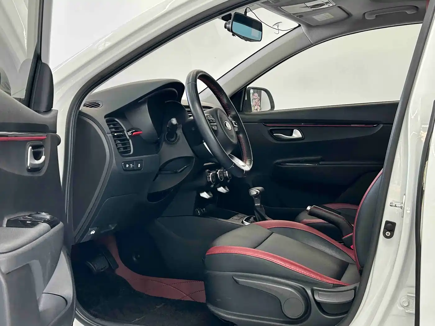 Kia KX CROSS 2018 1.6L Automatic Smart Sunroof Edition фото 4