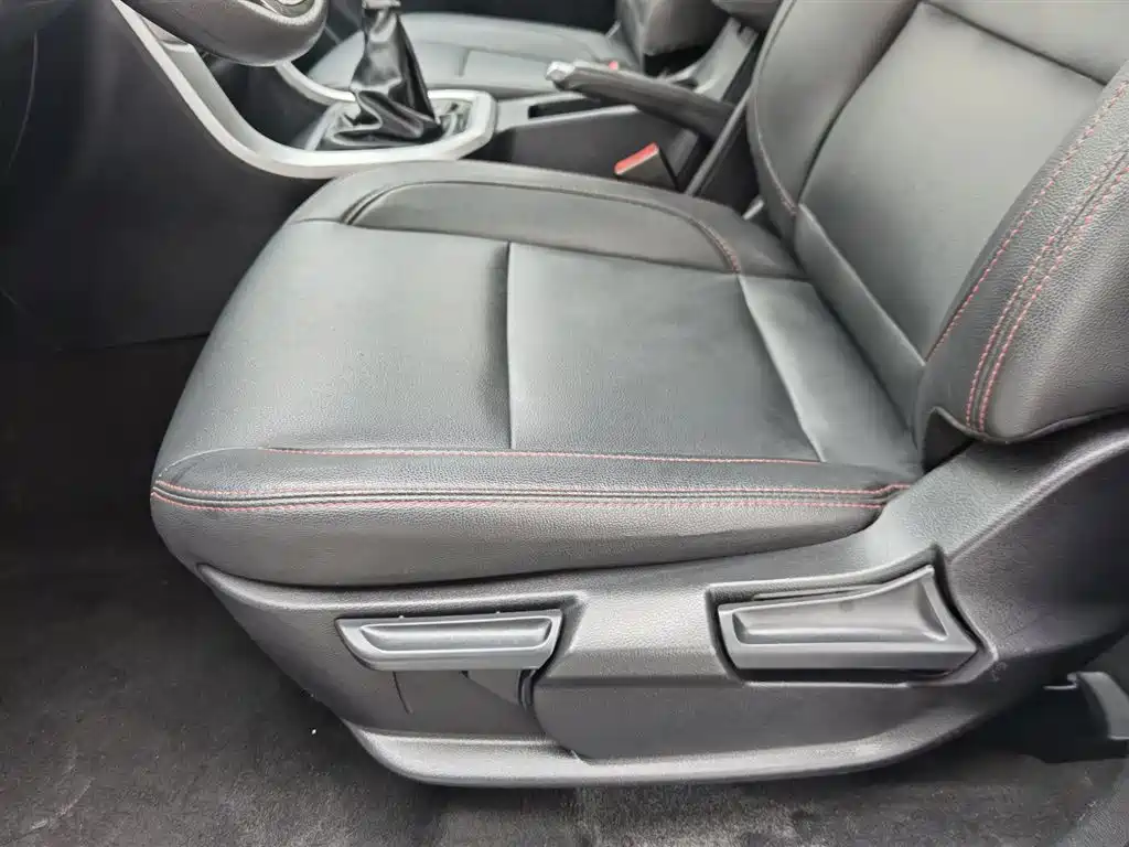 SAIC Maxus Maxus T70 2020 2.0T Gasoline Manual 2WD Elite Standard Bed High Chassis фото 20