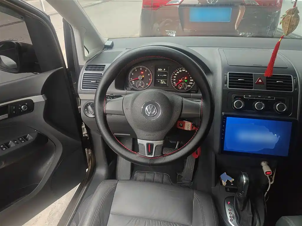 Volkswagen Touran 2015 1.4T DSG Comfort Edition 5-seater фото 11
