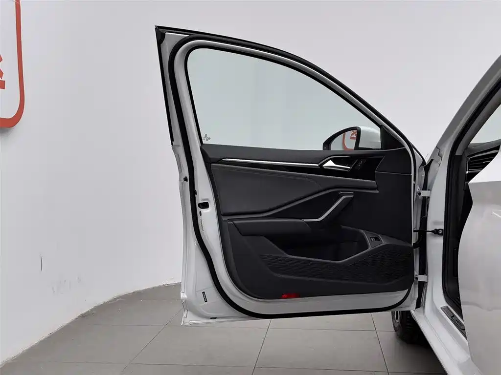 Volkswagen Sagitar 2021 280TSI DSG Luxury Smart Connect фото 8