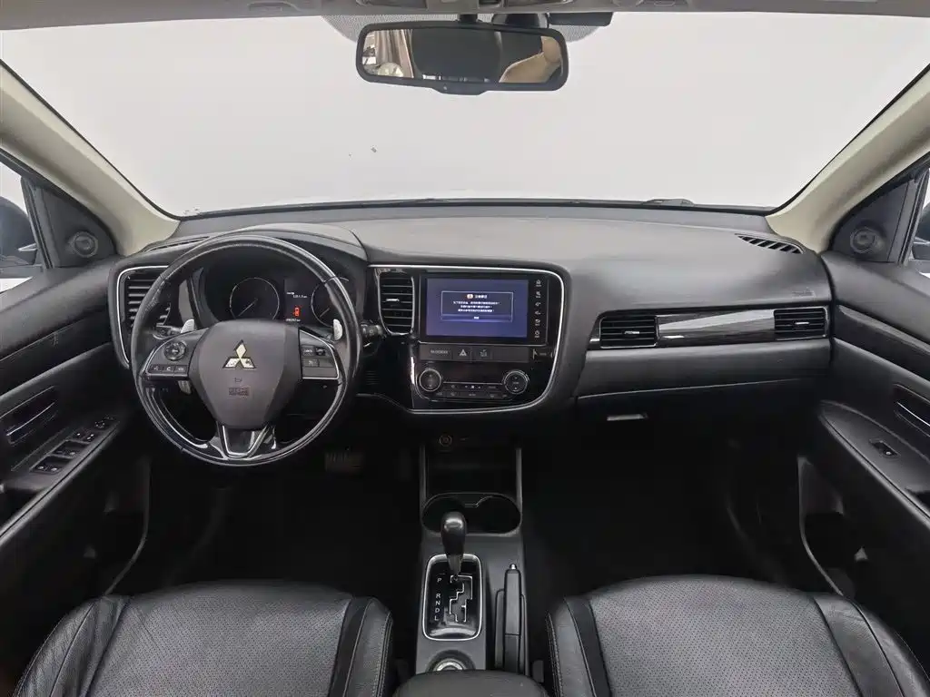 MITSUBISHI OUTLANDER