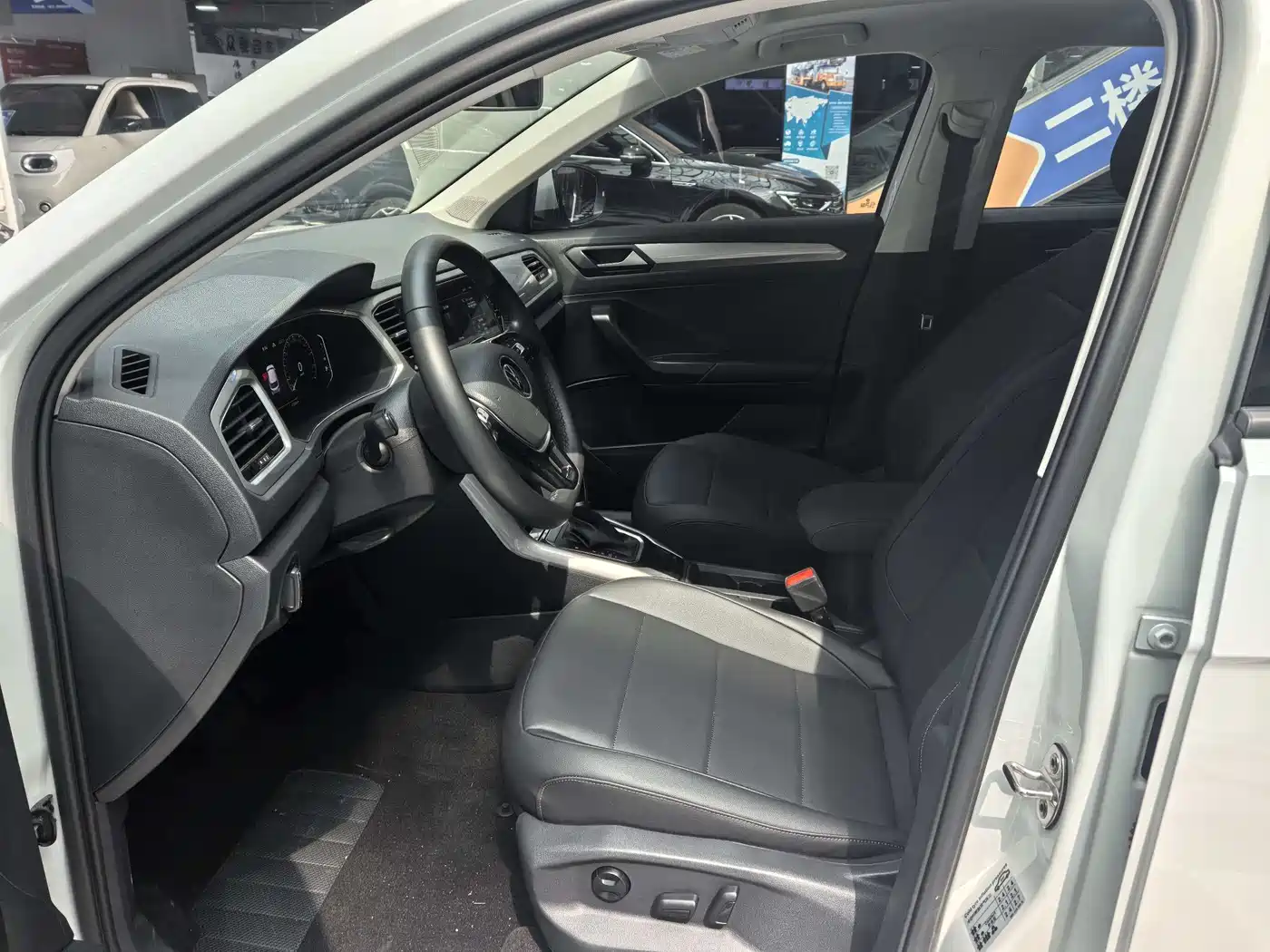 Volkswagen T-ROC 2022 280TSI DSG 2WD Elite PLUS фото 12