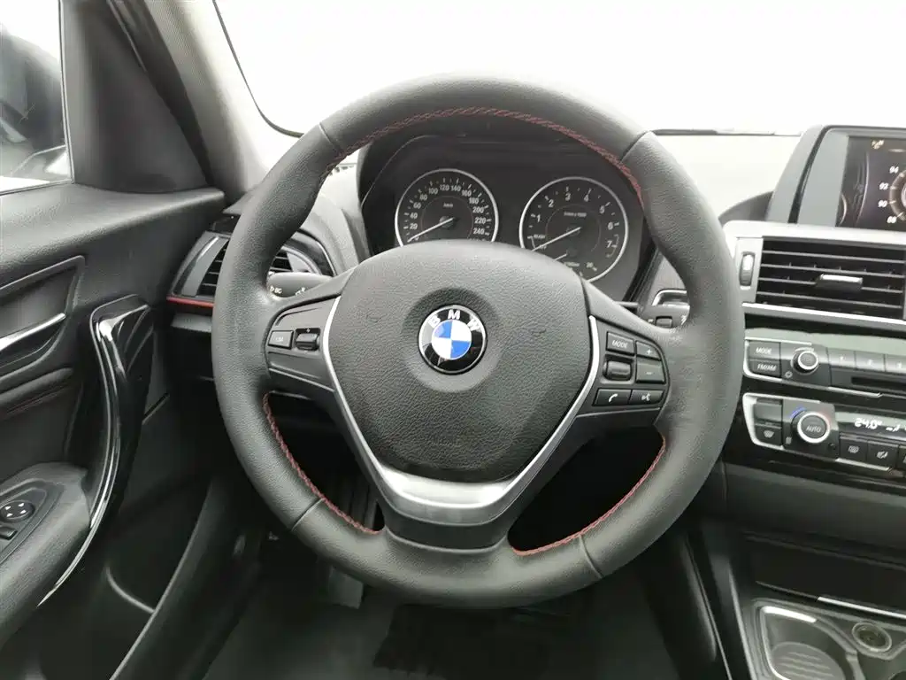 BMW 1 Series (Import) 2015 120i Sport Design Package фото 11