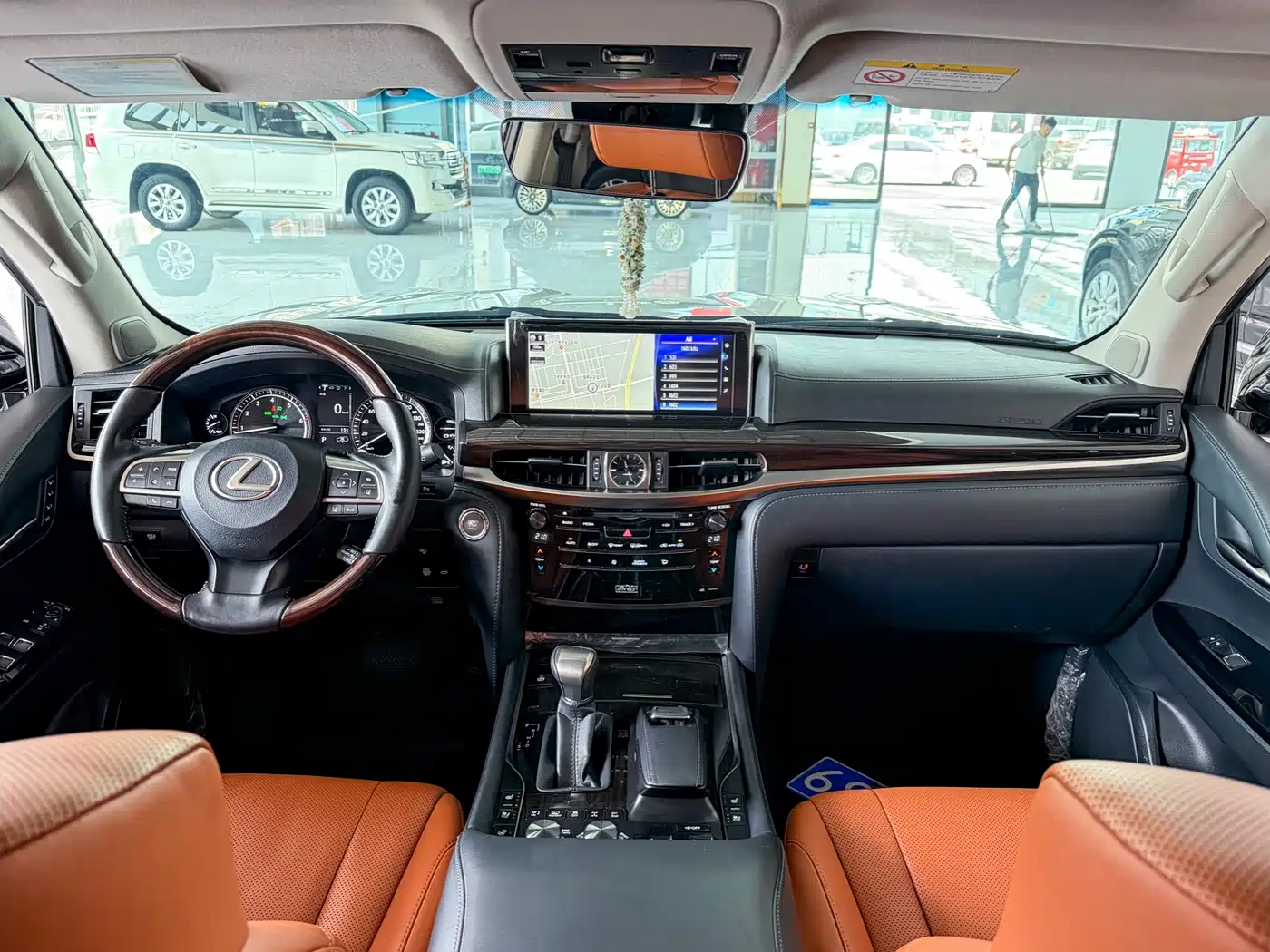 Lexus LX 2016 570 Luxury Premium Edition фото 9