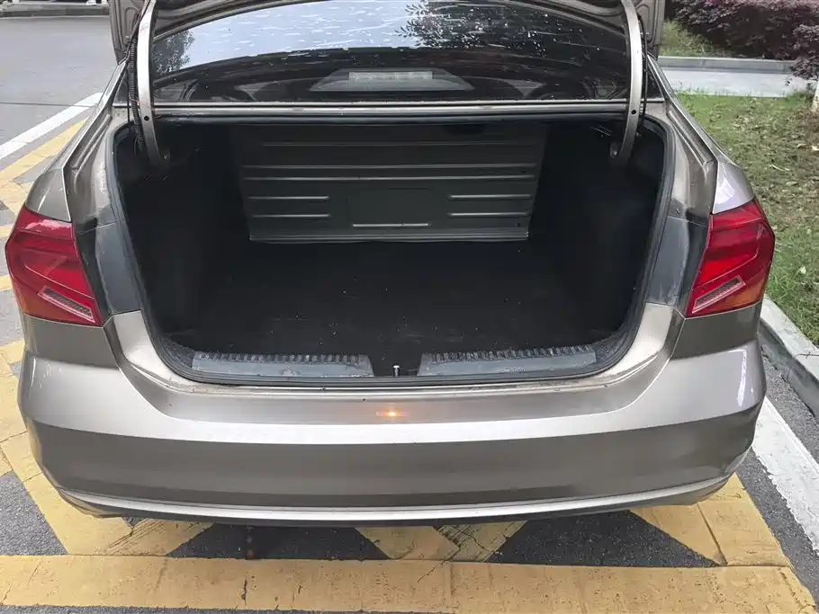 Volkswagen Jetta 2017 1.5L Manual Fashion фото 4