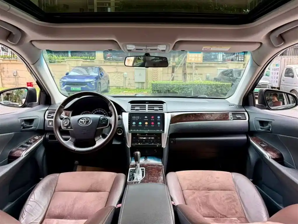Toyota Camry 2016 2.5G 10th Anniversary Luxury Navigation Edition фото 6