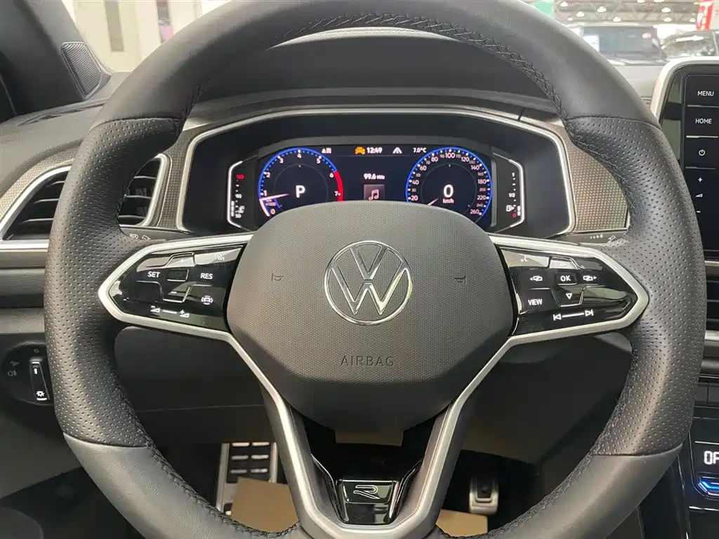 VOLKSWAGEN T-ROC EXPLORING SONGS