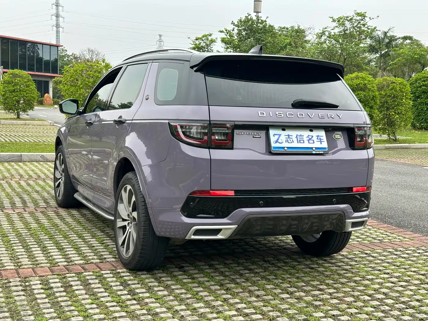 Land Rover Discovery Sport 2022 Model Year Second Facelift 249PS R-Dynamic SE Performance Technology Edition 5-seater фото 5