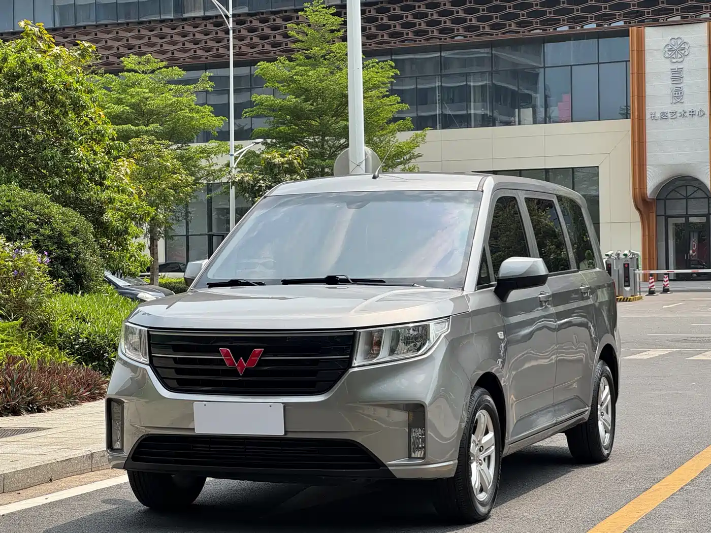 Фото 1 - Wuling Motors Wuling Hongguang PLUS