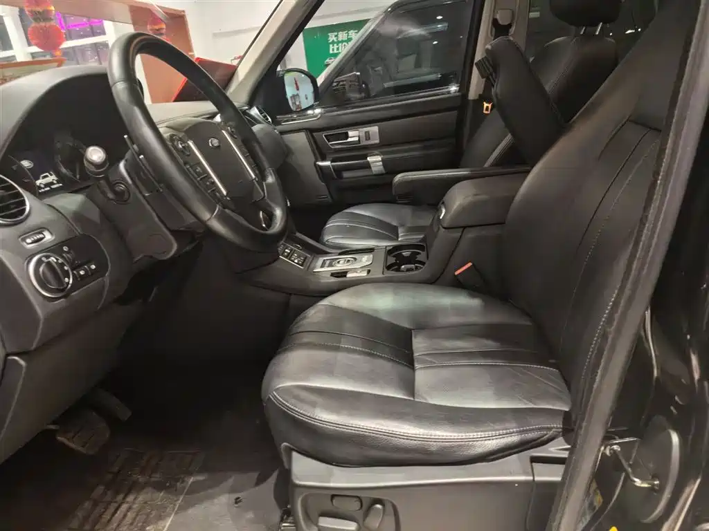 Land Rover Discovery 2015 3.0 SC V6 SE фото 8
