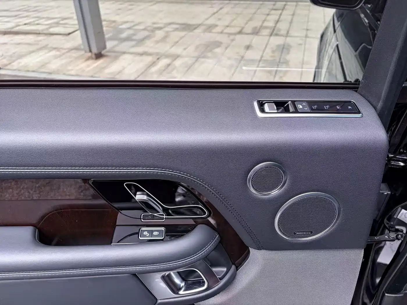 Land Rover Range Rover 2020 3.0 L6 Heritage Edition фото 11