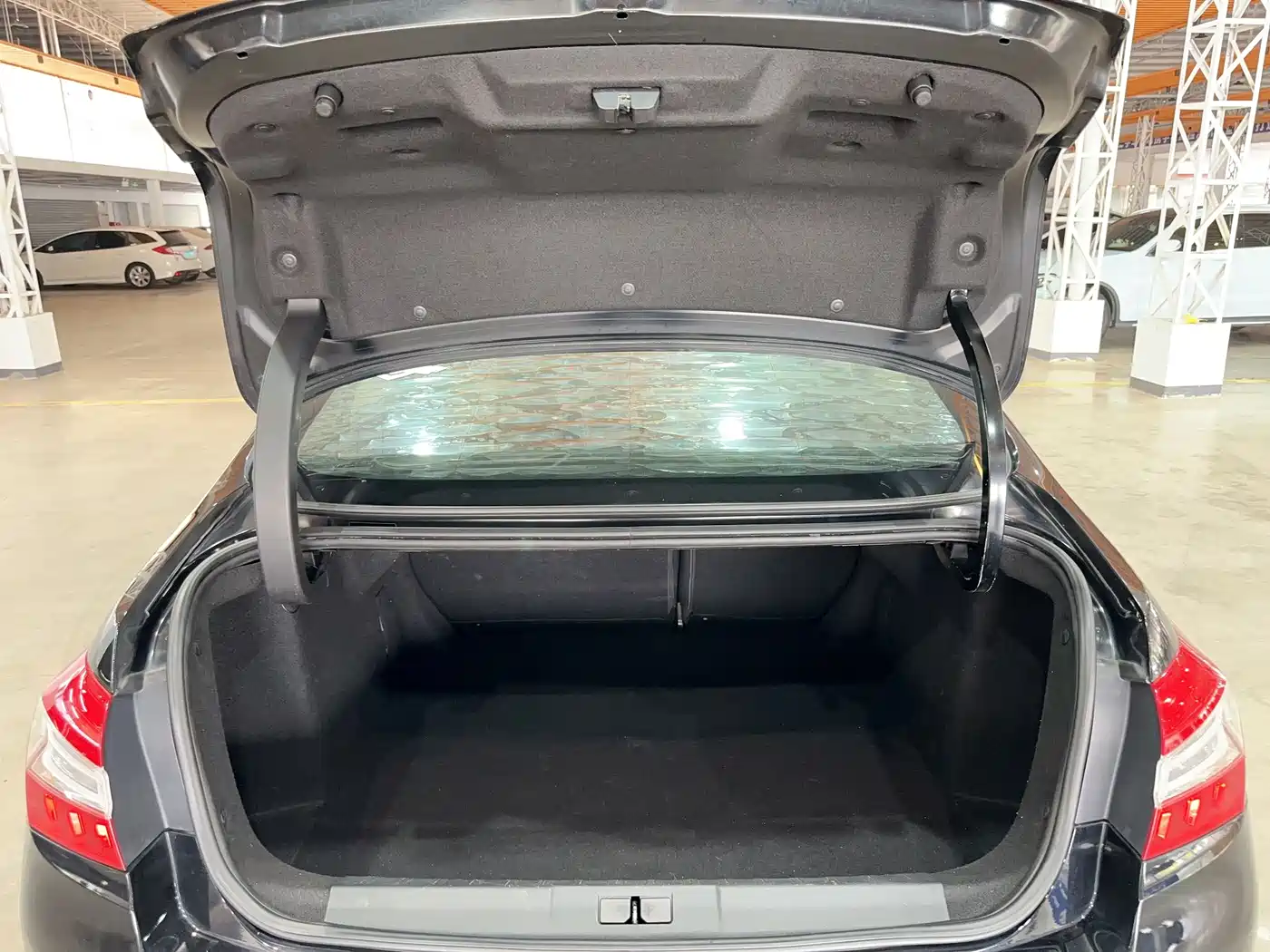 Peugeot 408 2015 Model 1.2T Automatic Luxury Edition фото 24