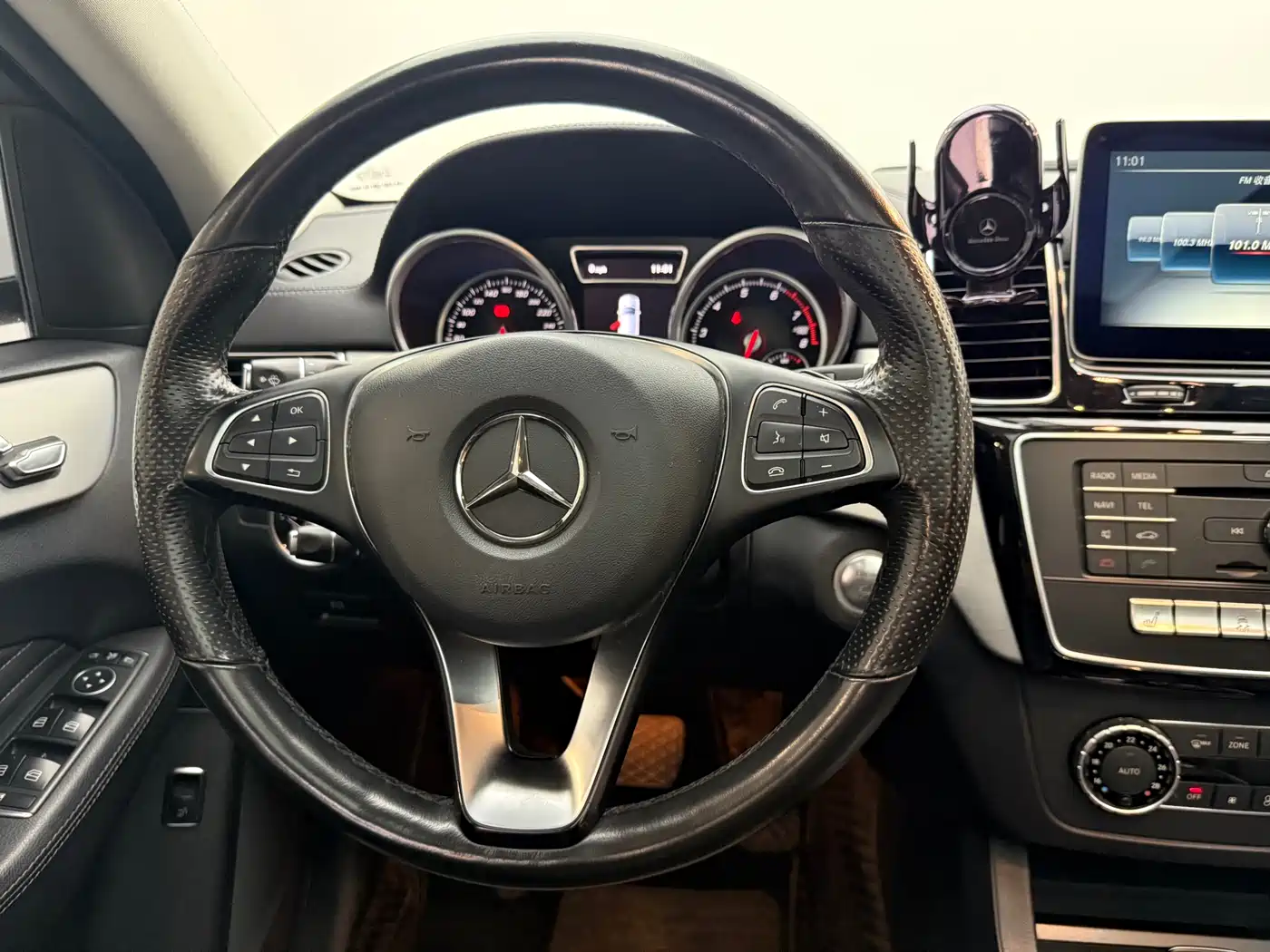 Mercedes-Benz GLE Coupe 2017 GLE 320 4MATIC Coupe SUV фото 17
