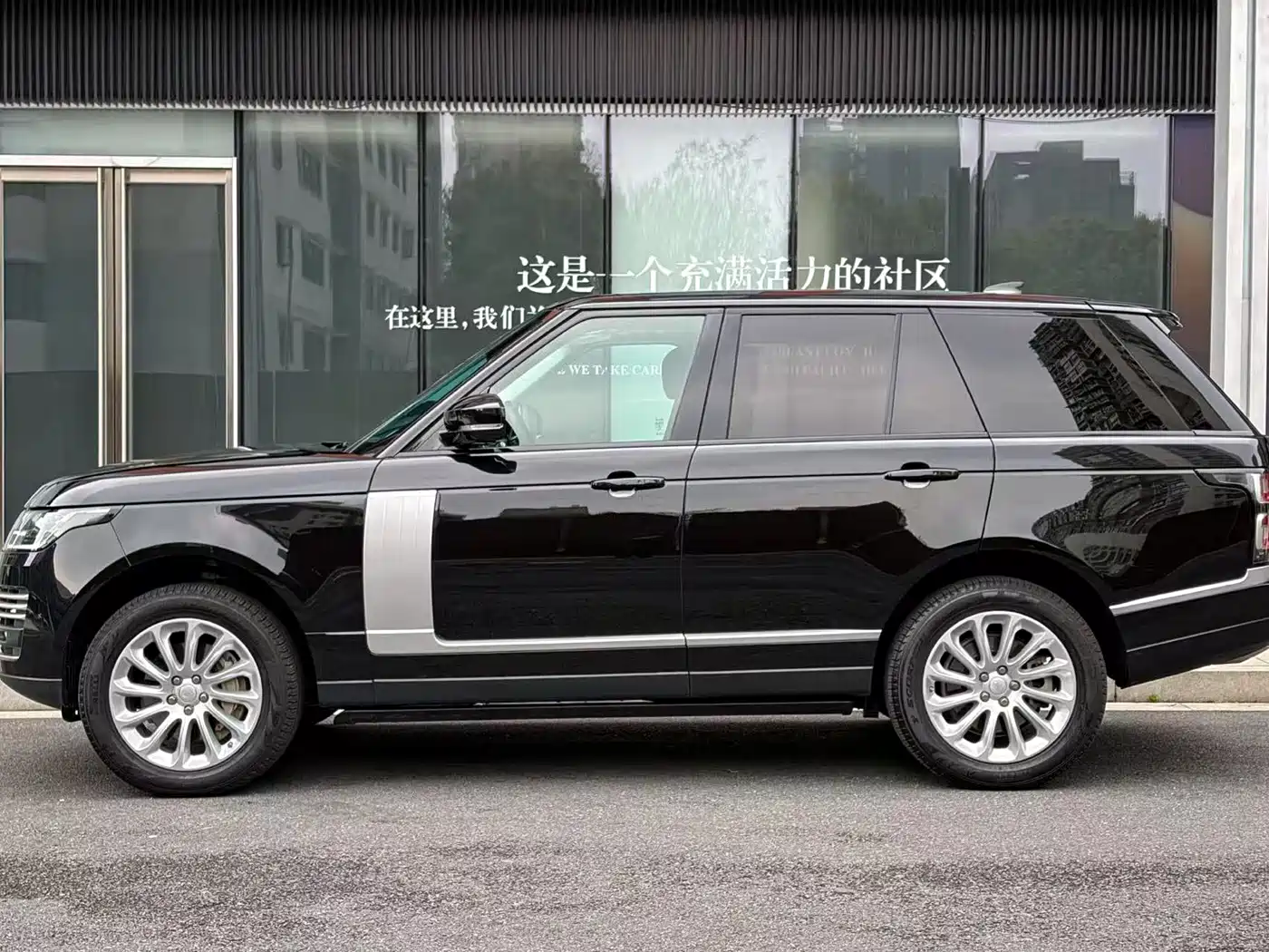 Land Rover Range Rover 2020 3.0 L6 Heritage Edition фото 3