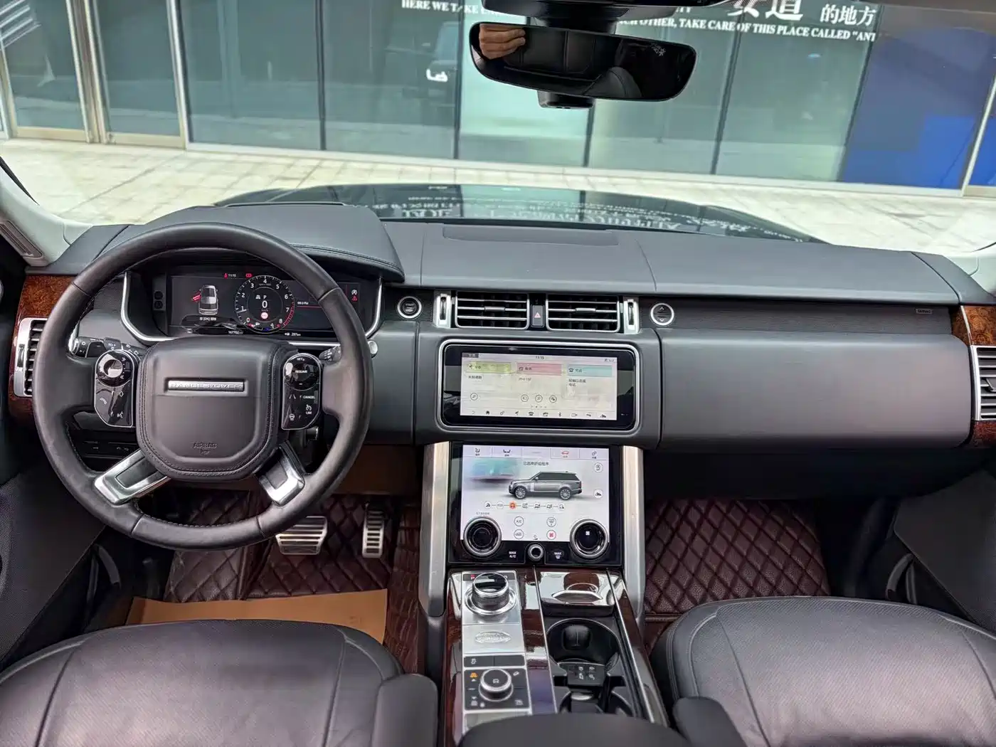 Land Rover Range Rover 2020 3.0 L6 Heritage Edition фото 8
