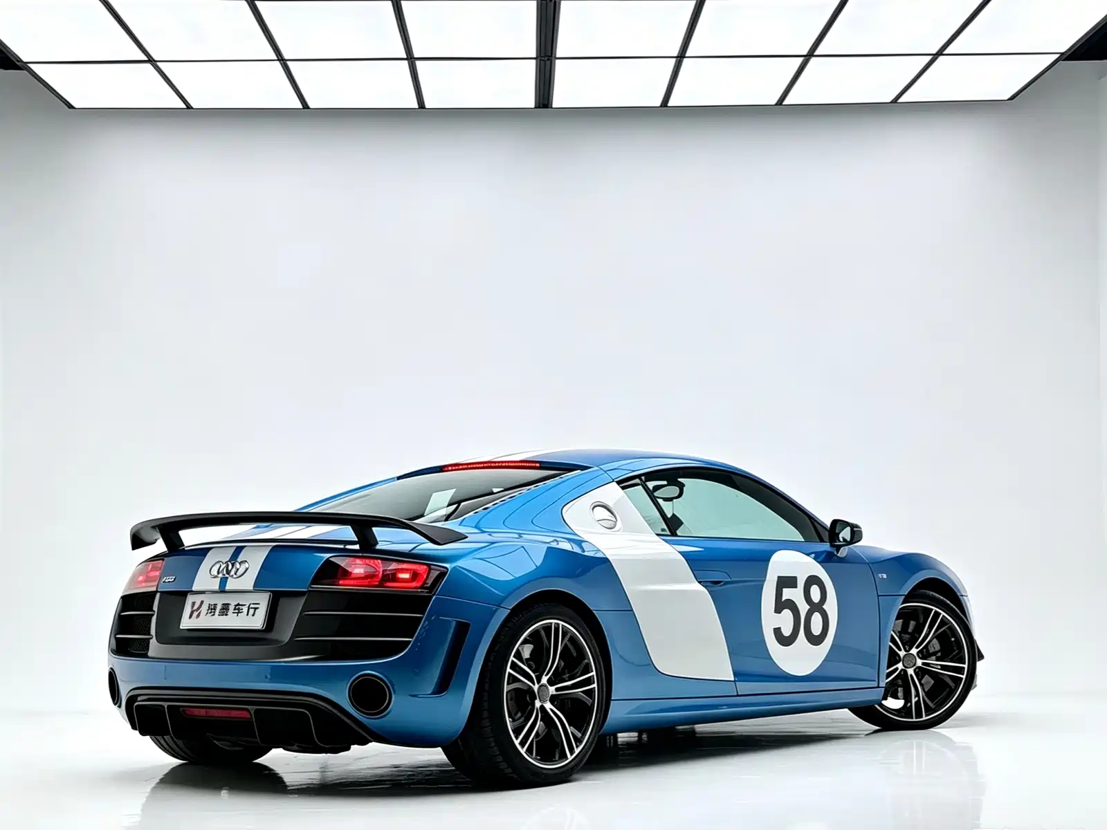 Photo 4 - Audi R8