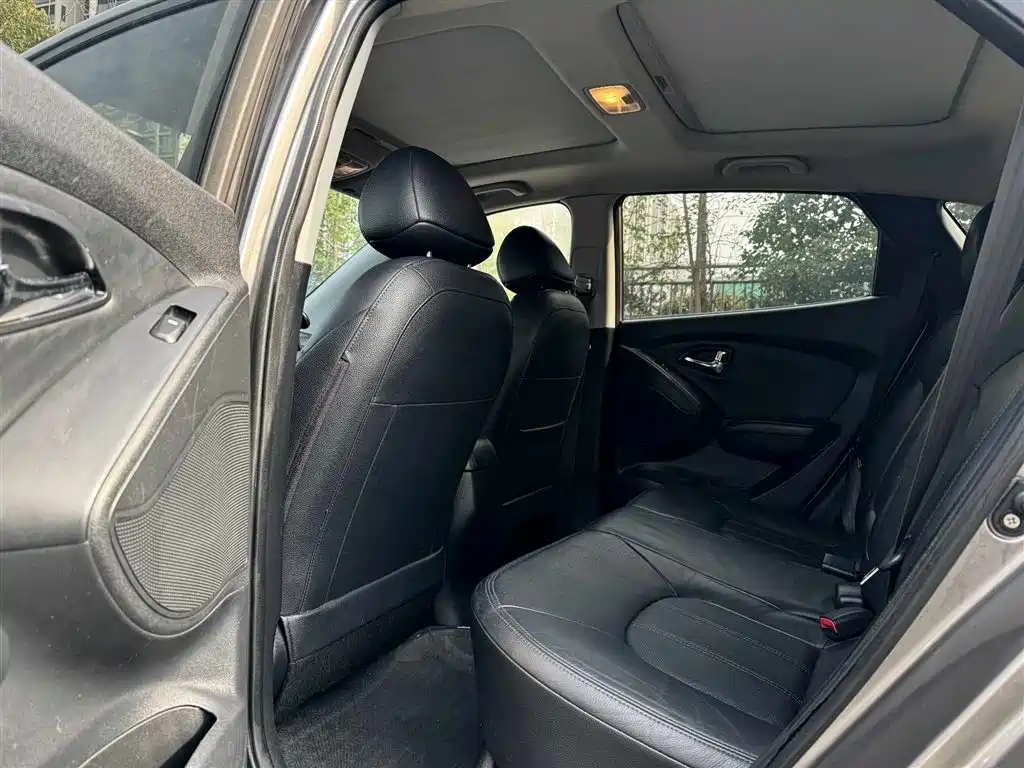Hyundai Beijing Hyundai ix35 2010 2.4L Automatic 2WD Premium GLS фото 5