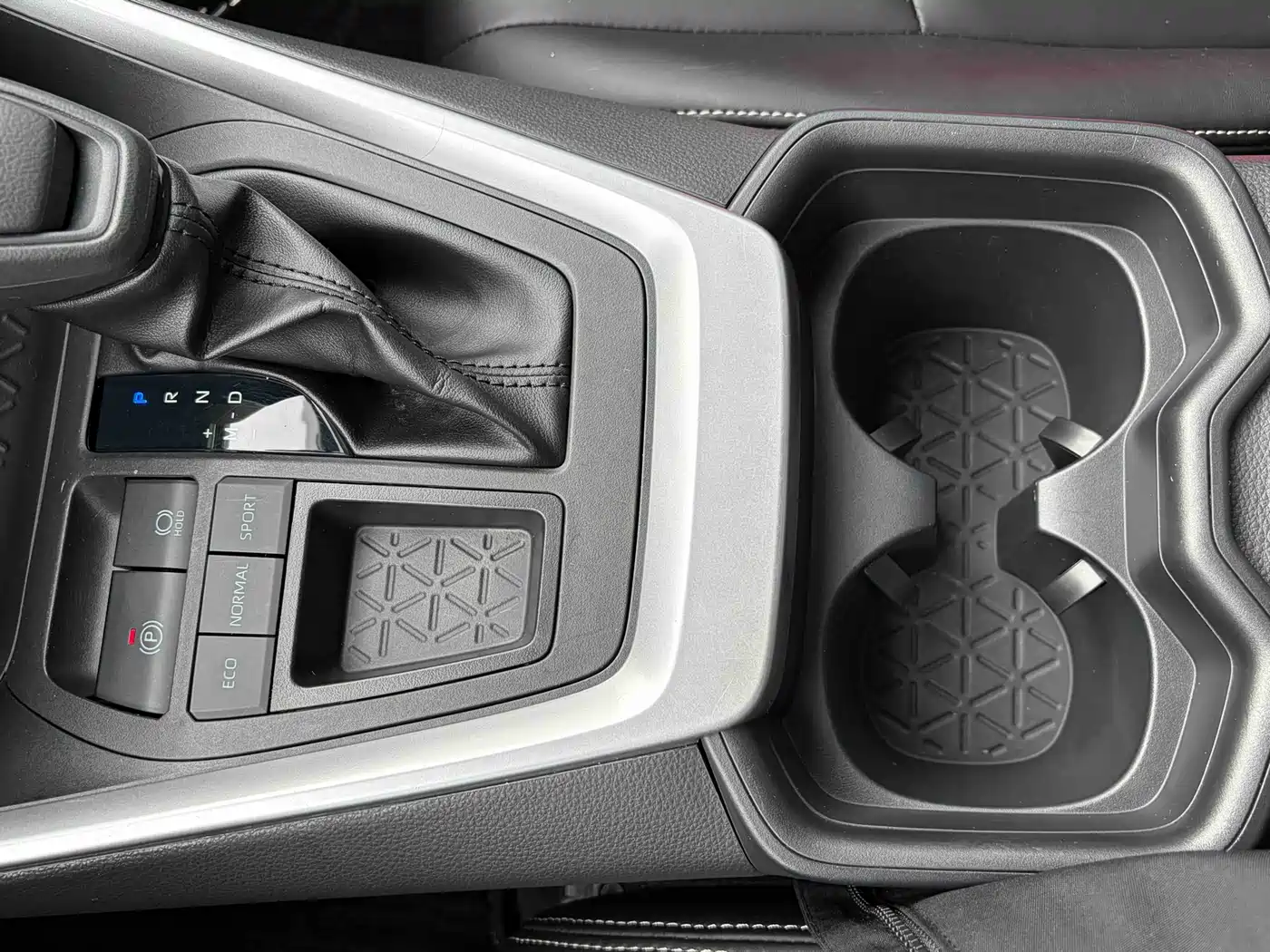 Toyota RAV4 Rongfang 2023 2.0L CVT 2WD Urban Edition фото 12