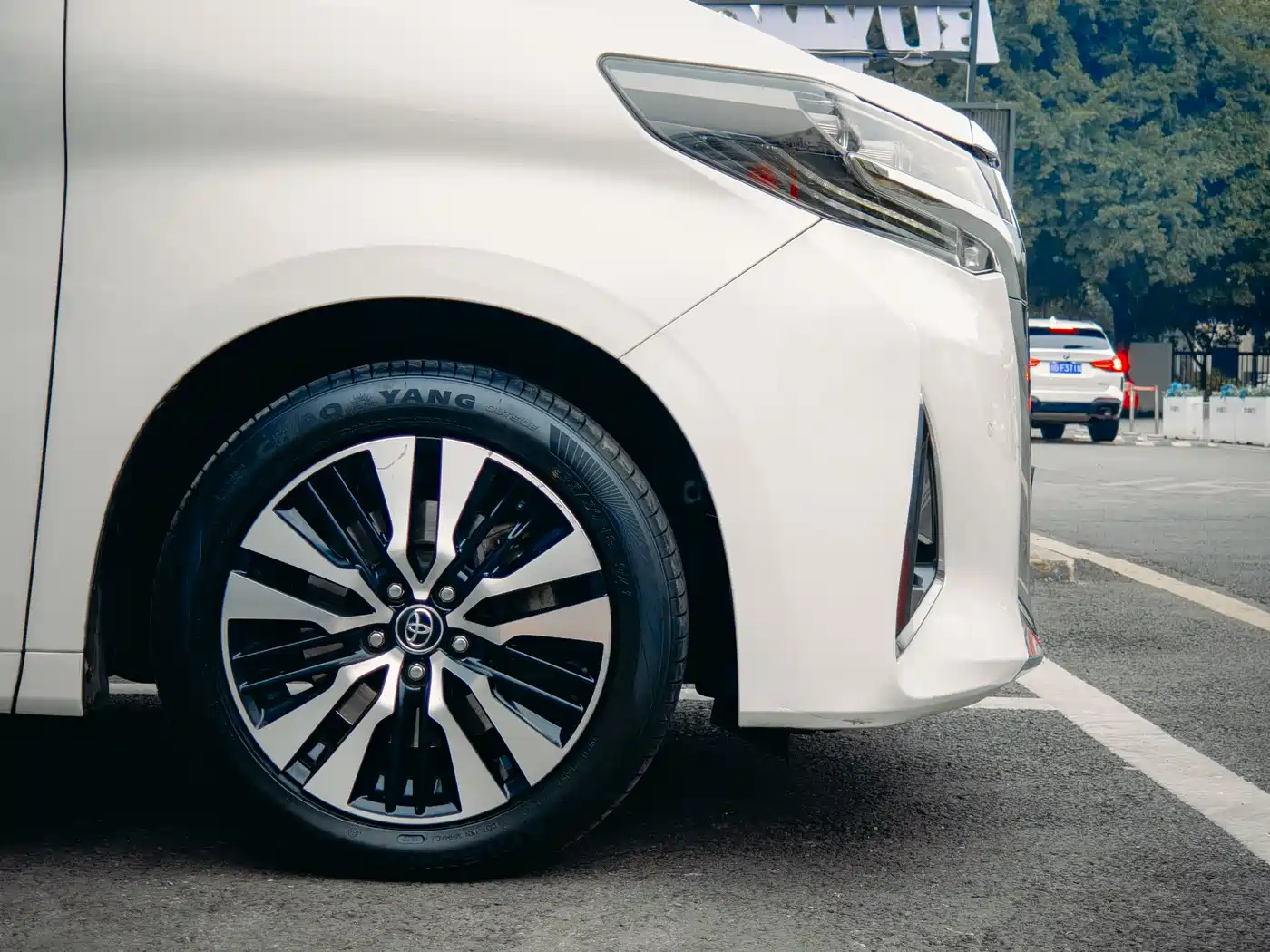 Toyota Alphard 2018 Facelift 3.5L Premium Edition фото 3