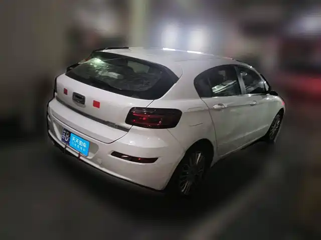 Qoros 3 2014 Hatchback 1.6L Auto Enhanced Joy Version — фото 2