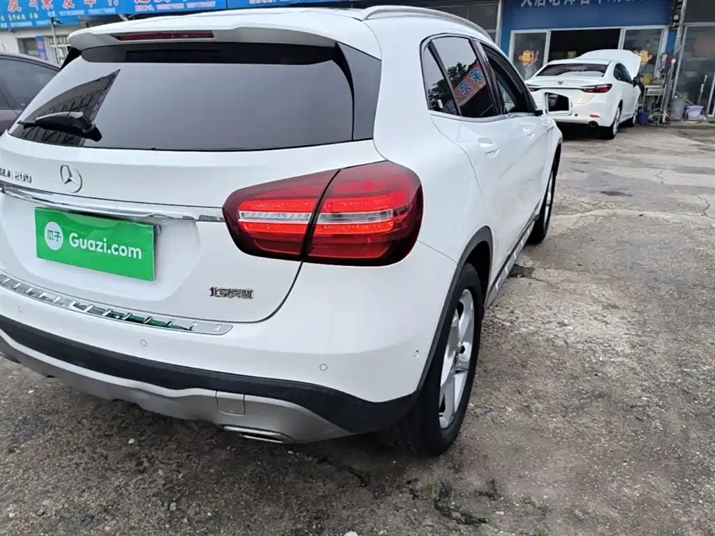 Mercedes-Benz GLA 2017 GLA 200 Dynamic фото 8