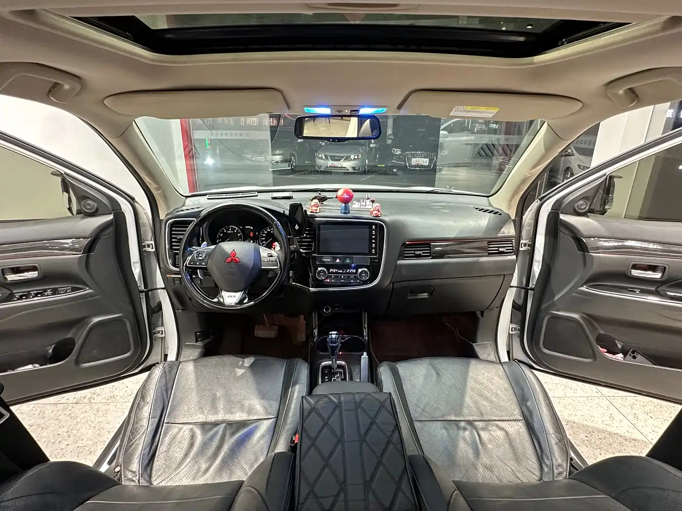 MITSUBISHI OUTLANDER