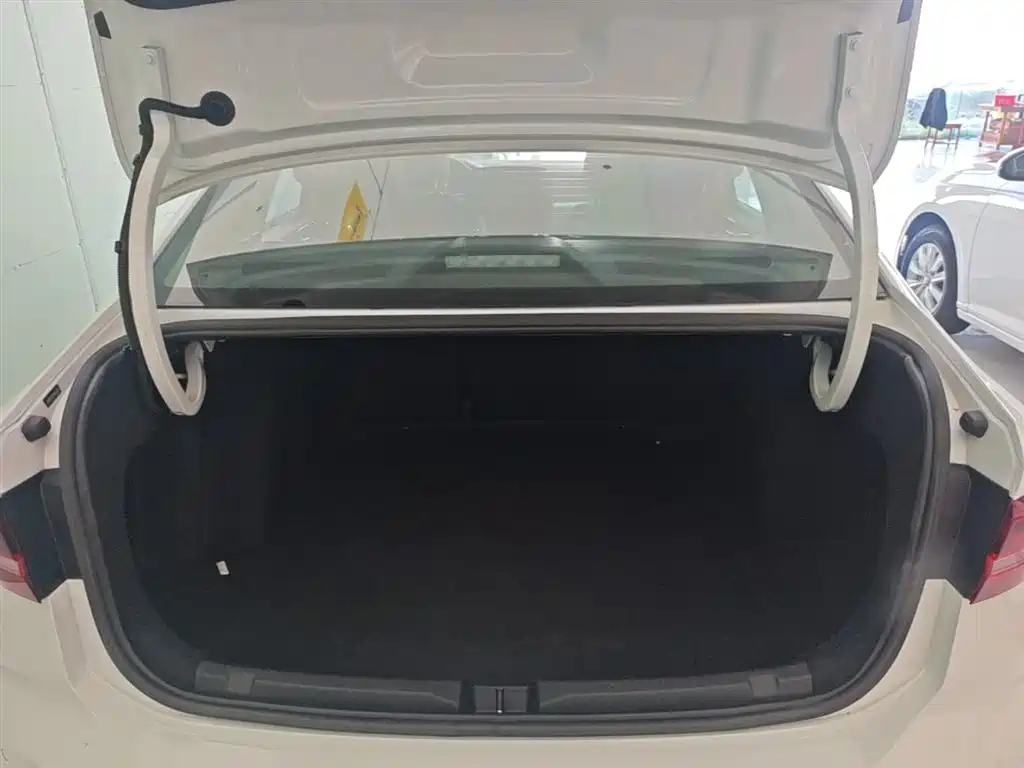 Volkswagen Lavida 2023 Facelift 1.5L Auto Comfort Edition фото 19