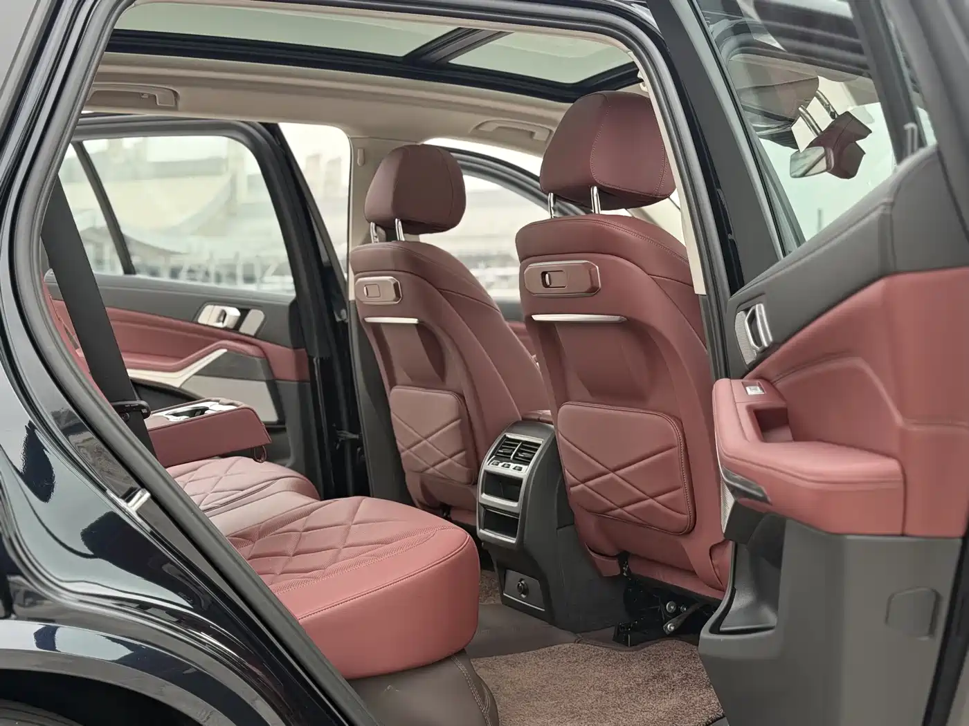 BMW X5 2025 Model xDrive 30Li Exclusive M Sport Blackout Package фото 7