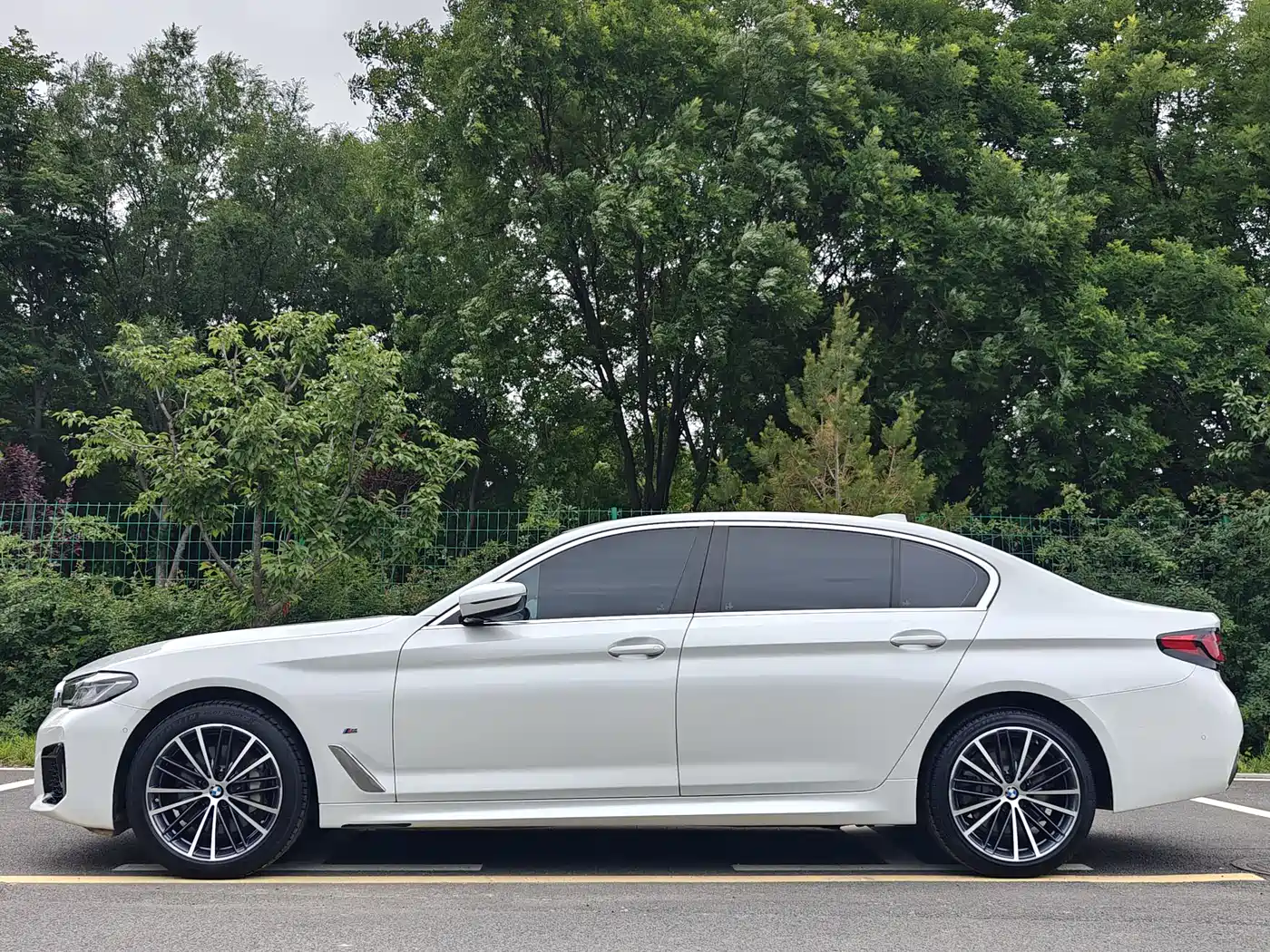 BMW 5 Series 2023 530Li Leading M Sport Package фото 6