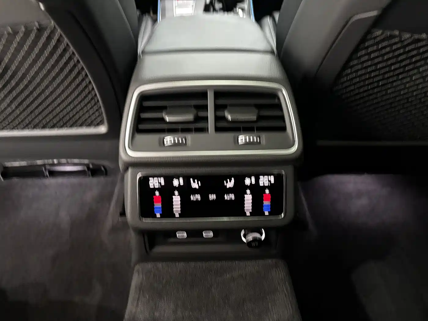 Audi A6L 2025 45 TFSI quattro Premium Sport фото 19