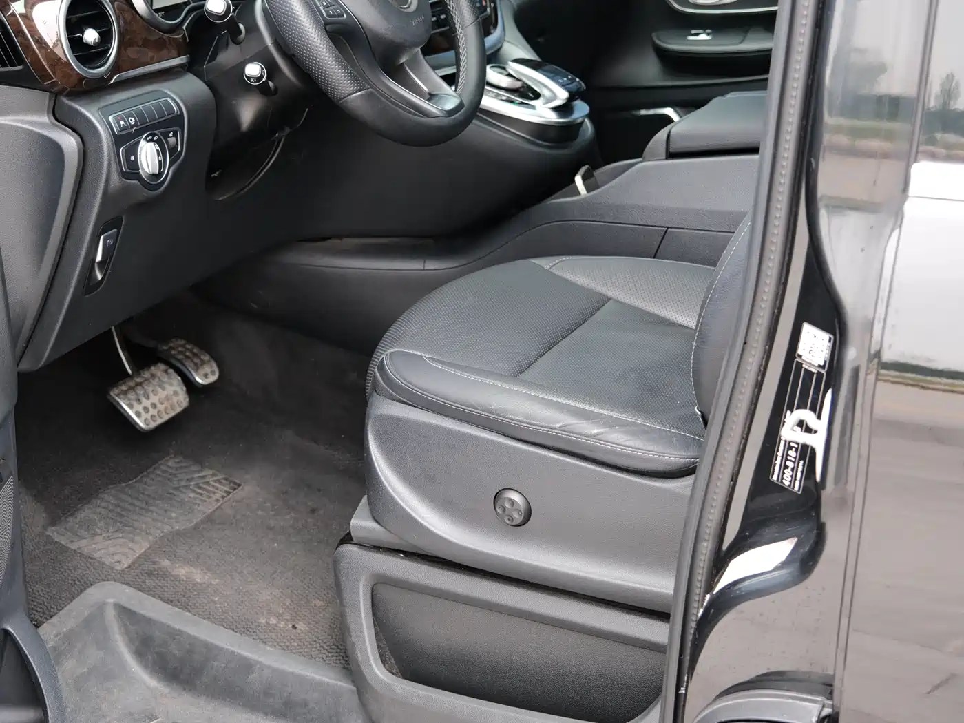 Mercedes-Benz V-Class 2017 Model V 260 L Premium Extended Edition фото 5