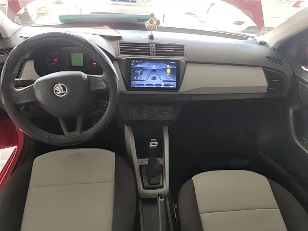 Škoda Fabia 2016 1.4L Automatic Car Enjoy Edition фото 10